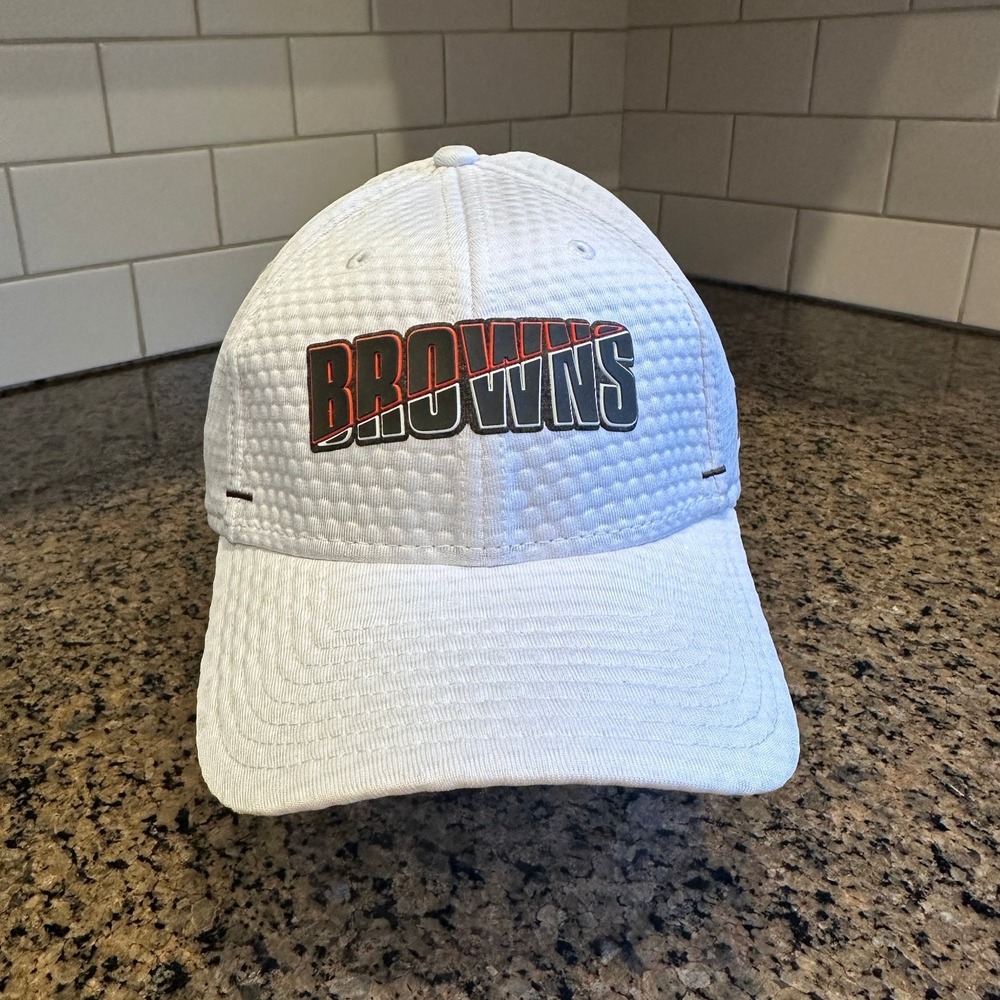 Cleveland Browns New Era 39THIRTY M/L White NFL Player Issue Stretch Fit Cap